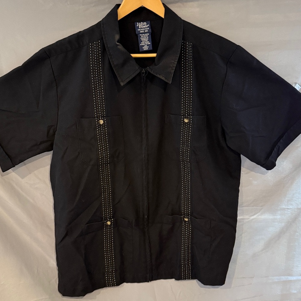 John Blair Men's Short Sleeve Full Zip Front Black w/stitch Detail. Pre-owned